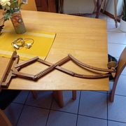 Extendable wooden wall lamp with pantograph
