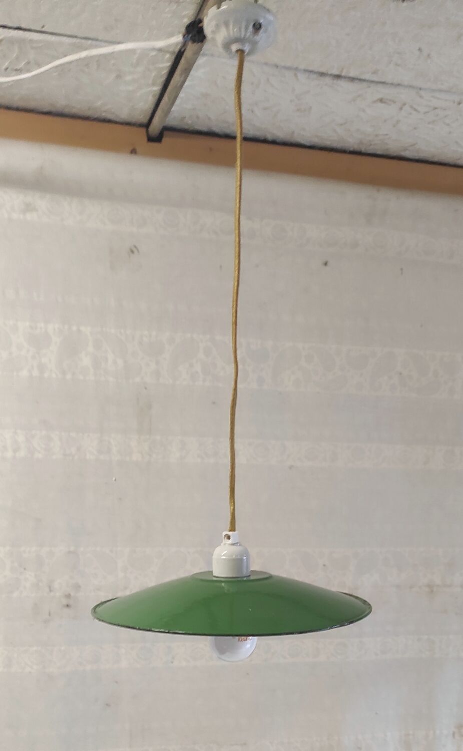 Industrial suspension in enamelled sheet metal and porcelain - mid 20th century