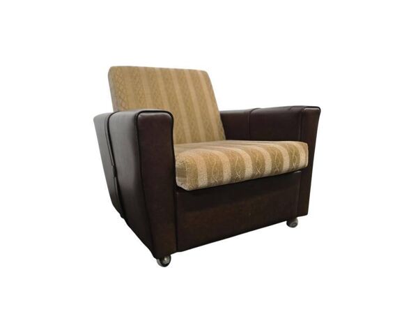 Fauteuil vintage en skaï brun / fauteuil club rétro sur roulettes