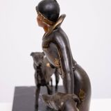 Sculpture Art Déco d'une femme avec des lévriers 1920/30 France
