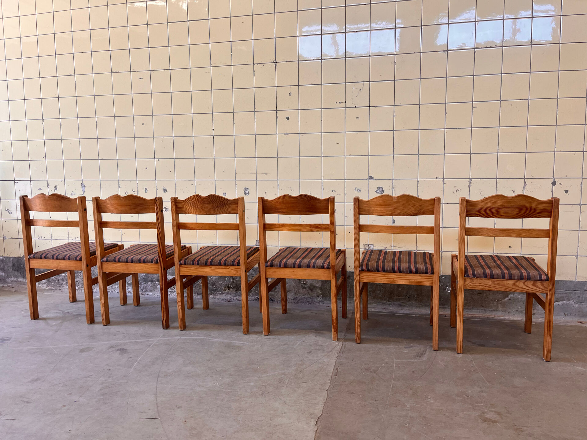 Set of six Scandinavian dining chairs in pine