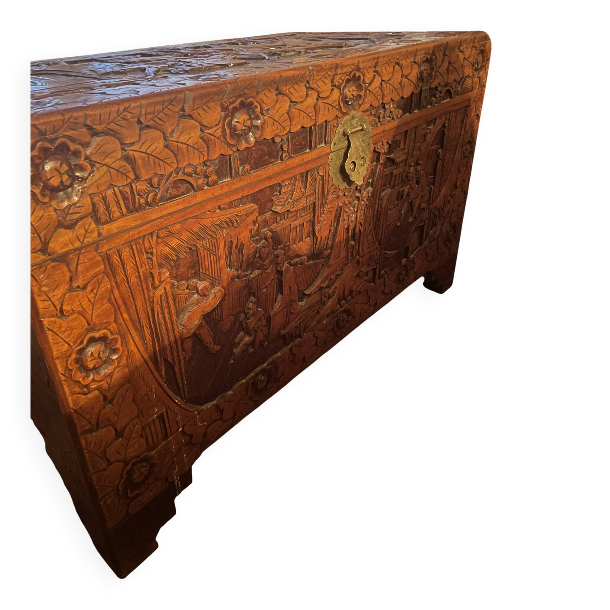 Asian carved mallet, made of camphor wood, from Hong Kong 100 X 52 X 60 cm