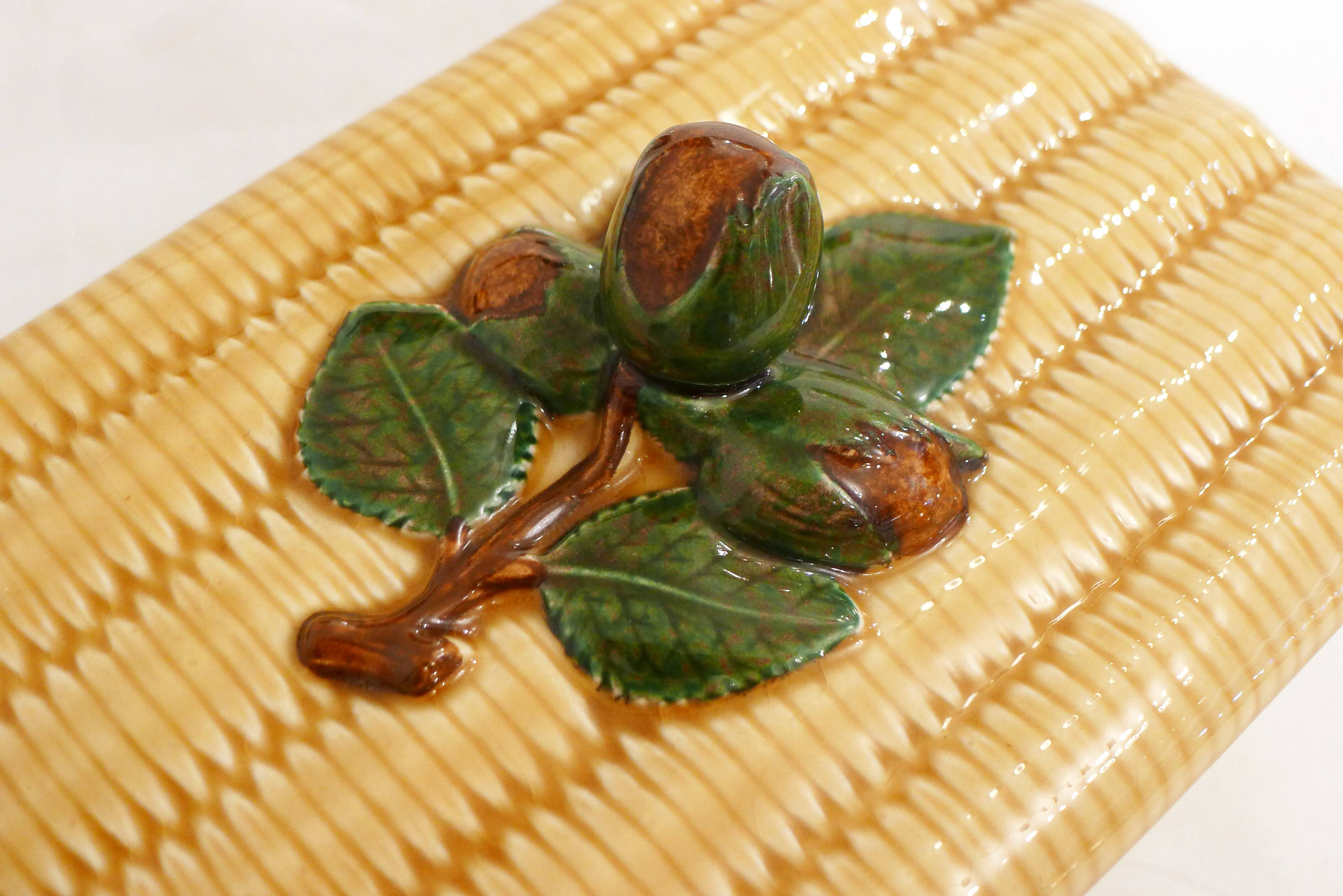 Boite barbotine Panier de noisettes Gien 1960'