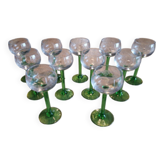 Set of 10 Alsatian wine glasses (+ 1 free), engraved with “bunch of grapes” decor