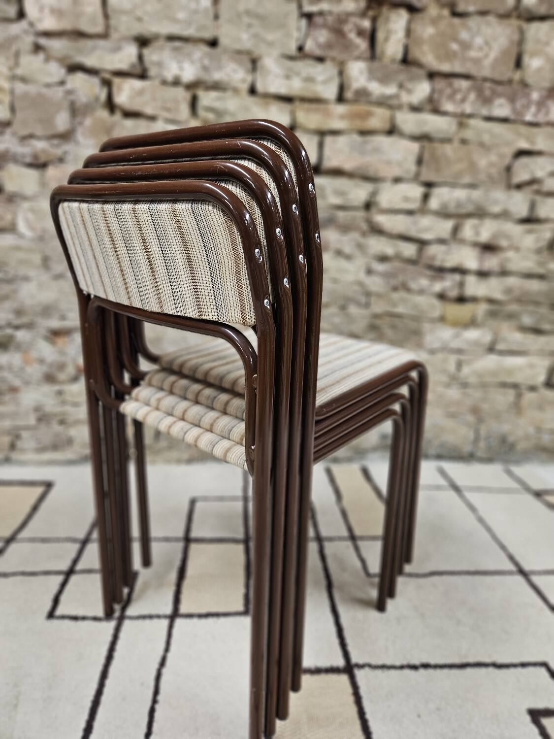 Set of 4 vintage stackable chairs 1980