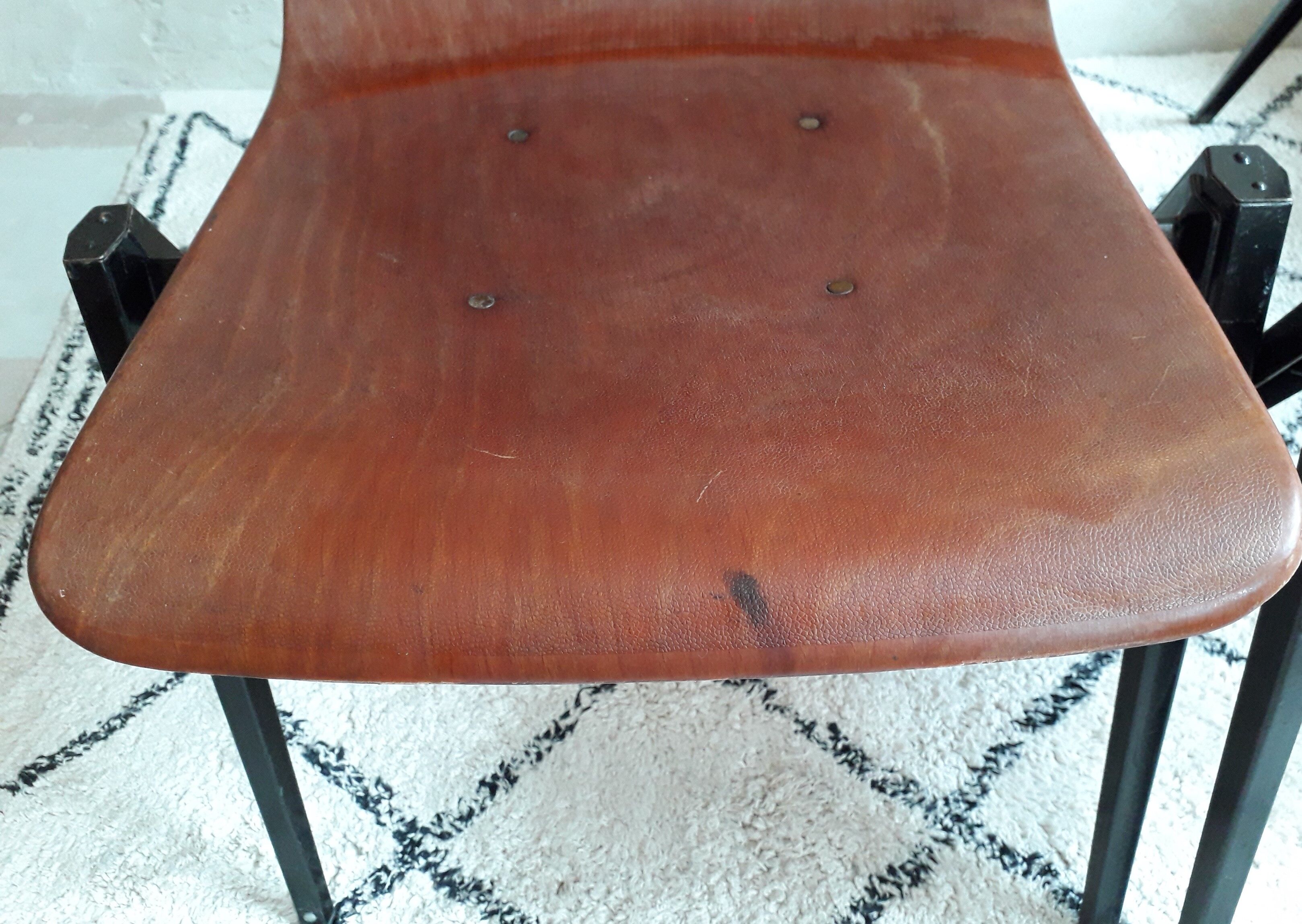 Set of 5 stackable 60s Pagholz chairs