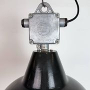 Lampe à pendentif en émail noir industriel d'Elektrosvit, années 1960.