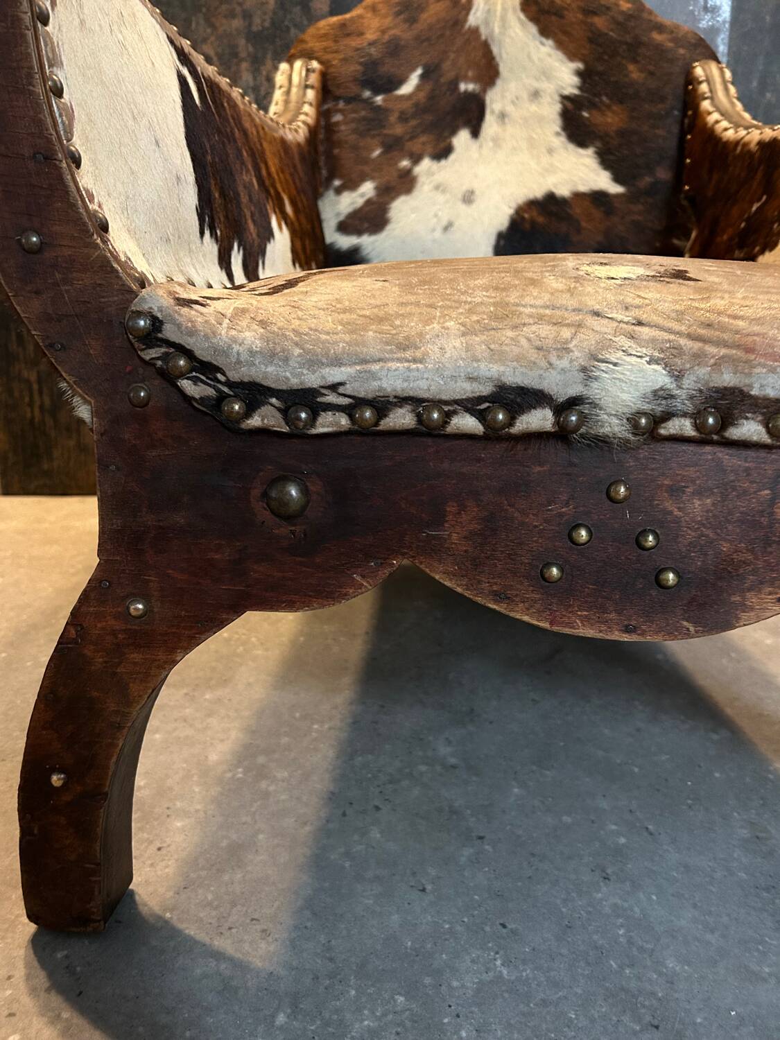 Chaise vintage en peau de vache