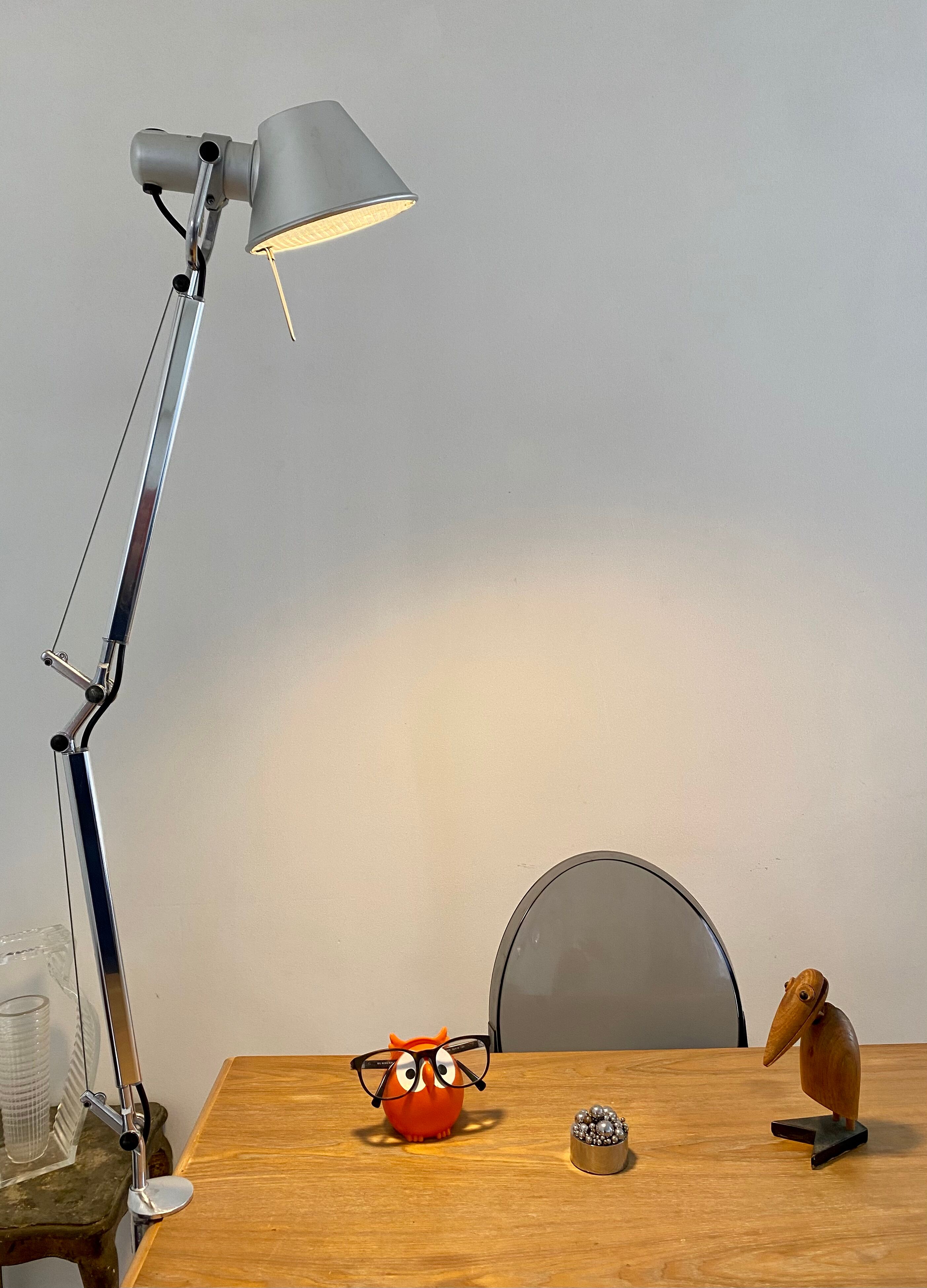 Artemide Tolomeo mini desk lamp on pliers and design Michele De Lucchi - Giancarlo Fassina