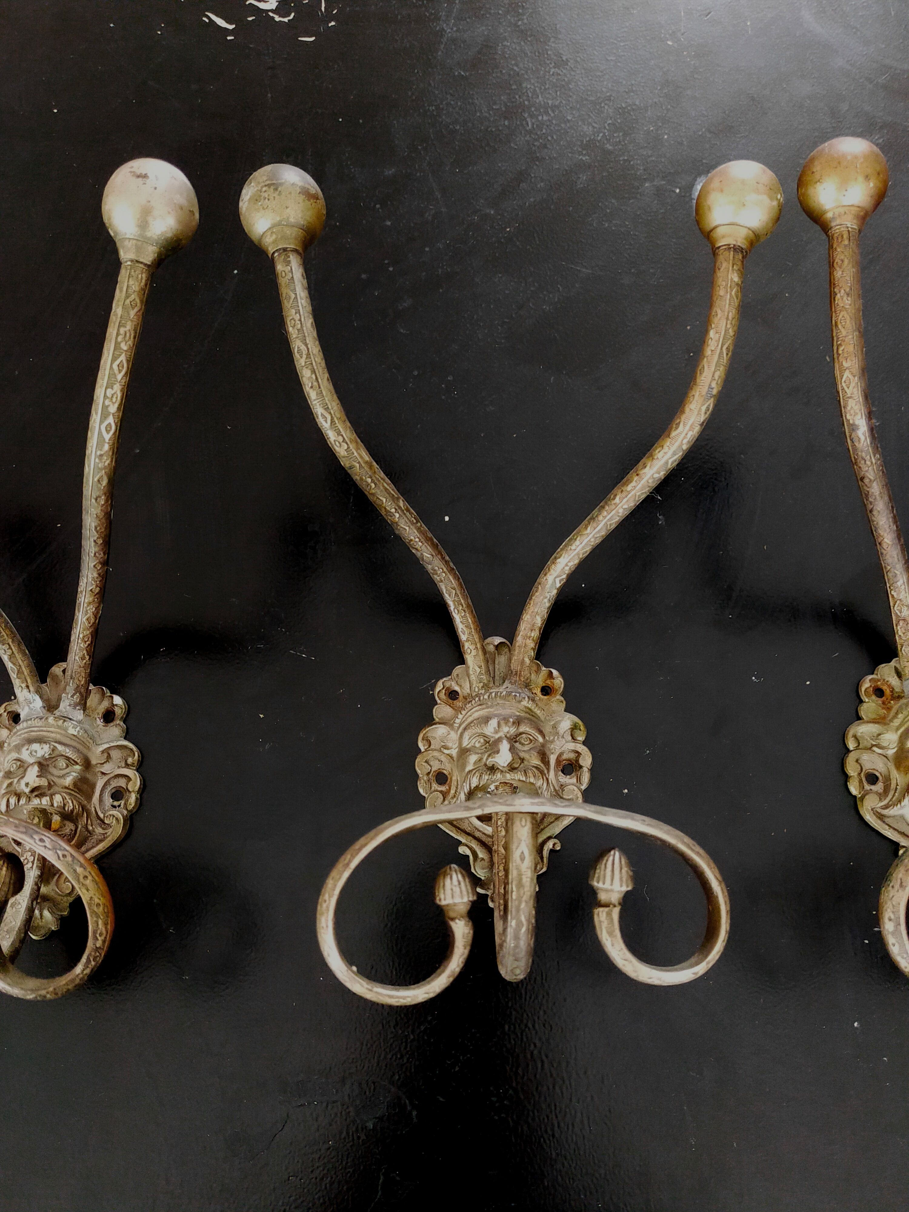 Set of 4 bronze mascaron hooks