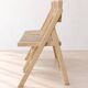 Paire de chaises pliantes en cannage et bois