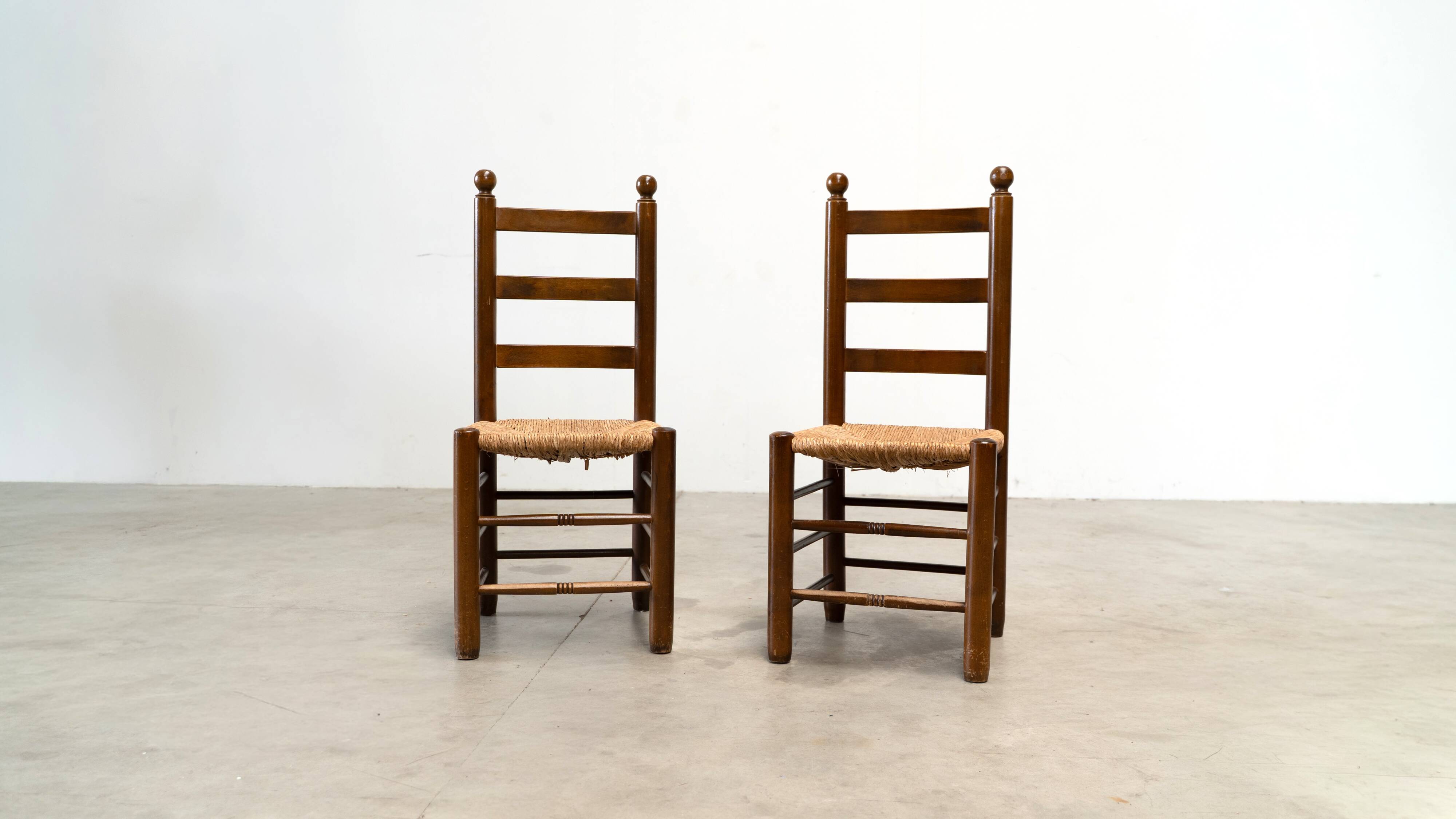 Ensemble de six chaises de salle à manger françaises par Charles Dudouyt