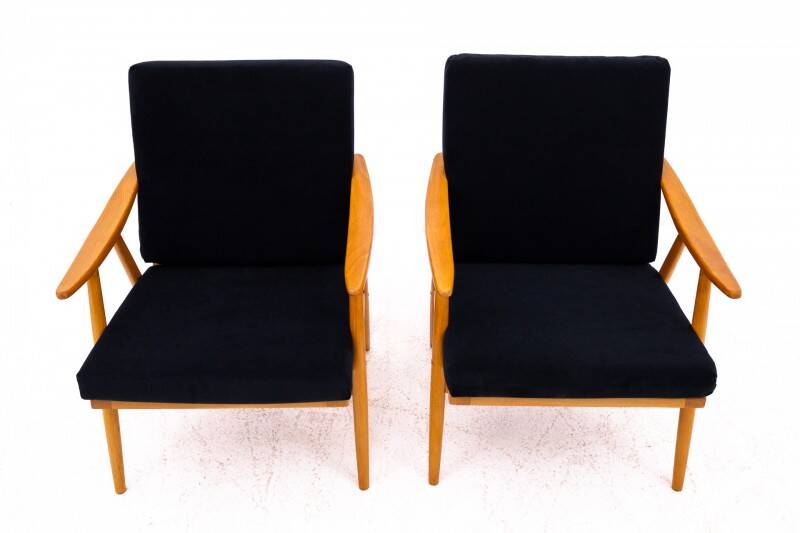 Pair of armchairs, Czechoslovakia, manufacturer TON, 1960s. After renovation.