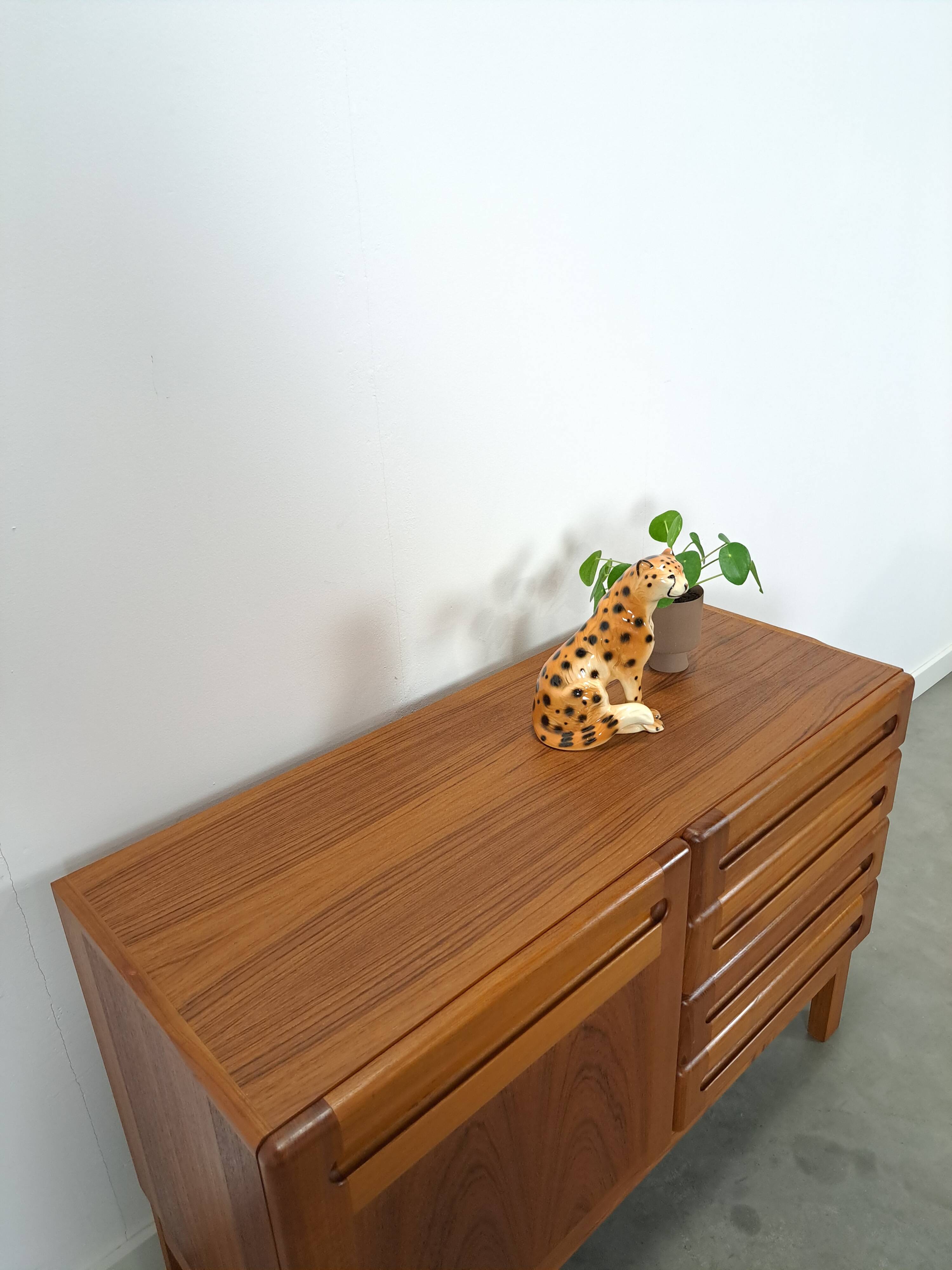 Deens design teak dressoir Dyrlund