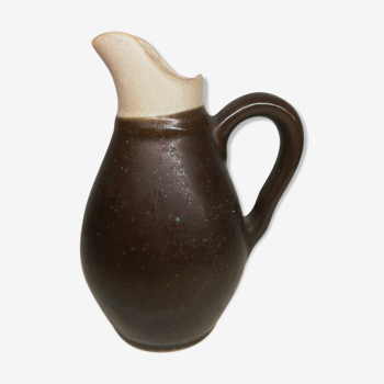 Sandstone pitcher