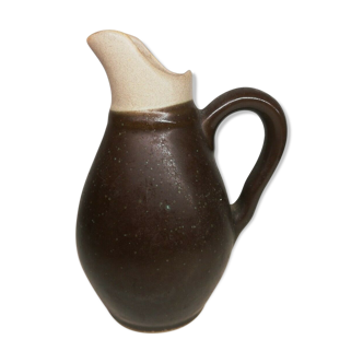 Sandstone pitcher