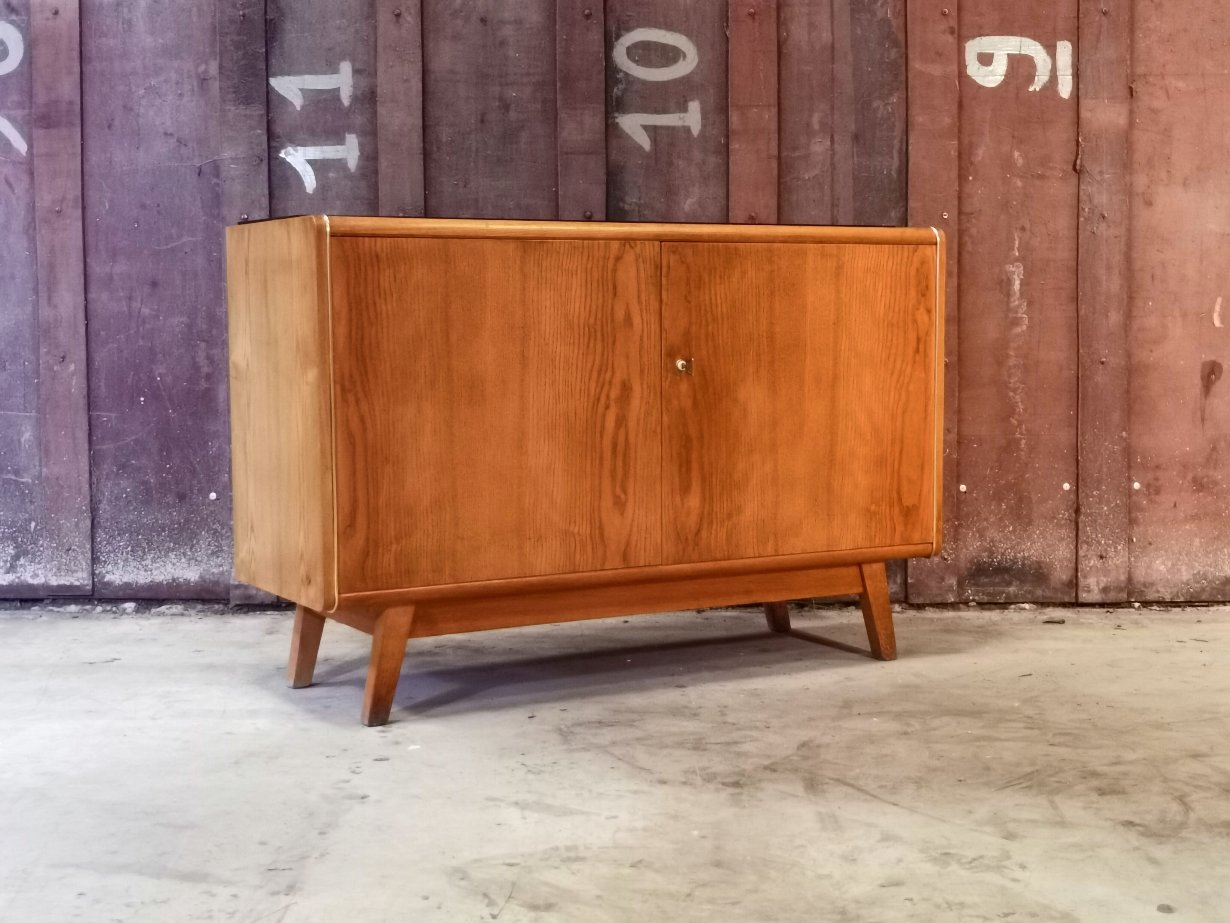 Buffet down by B. Landsman and H. Nepo-itek for Jitona Sobslav