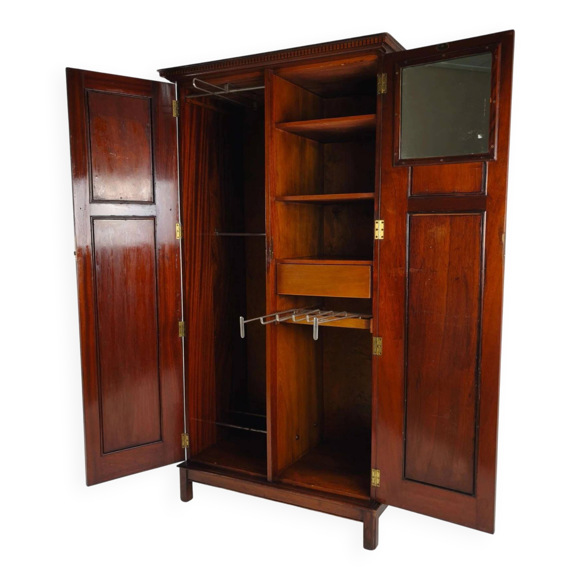 Garde-robe d'homme Maple & Co. du début du 20e siècle
