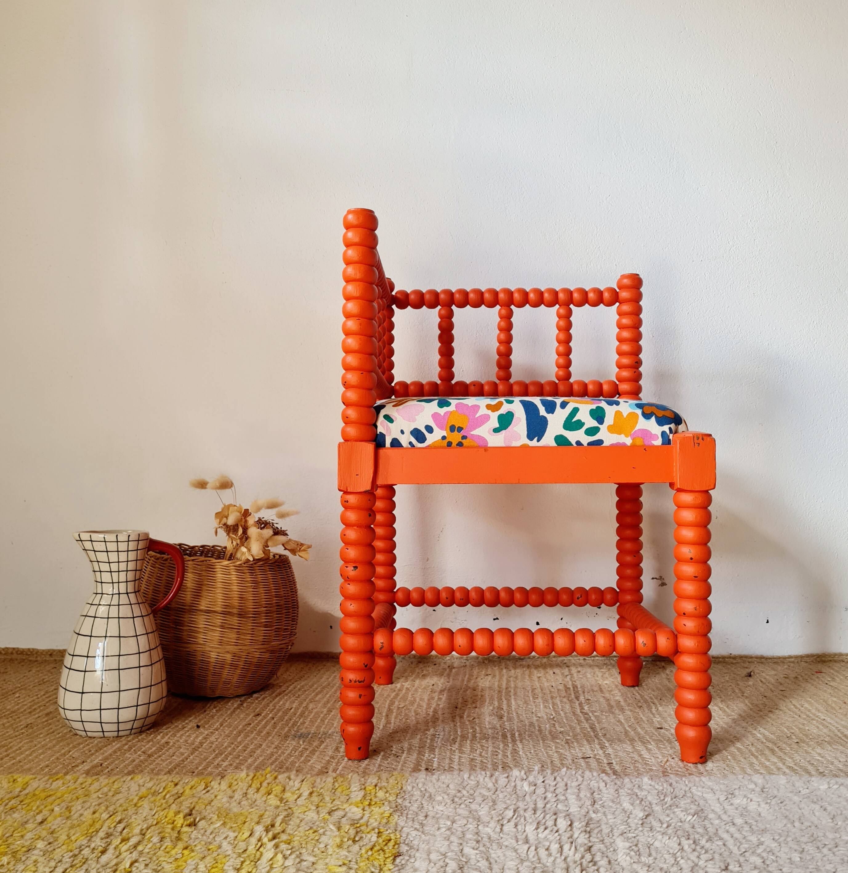 Chaise d'angle "Bobbin" revisitée – Orange Vitaminé & Floral Arty