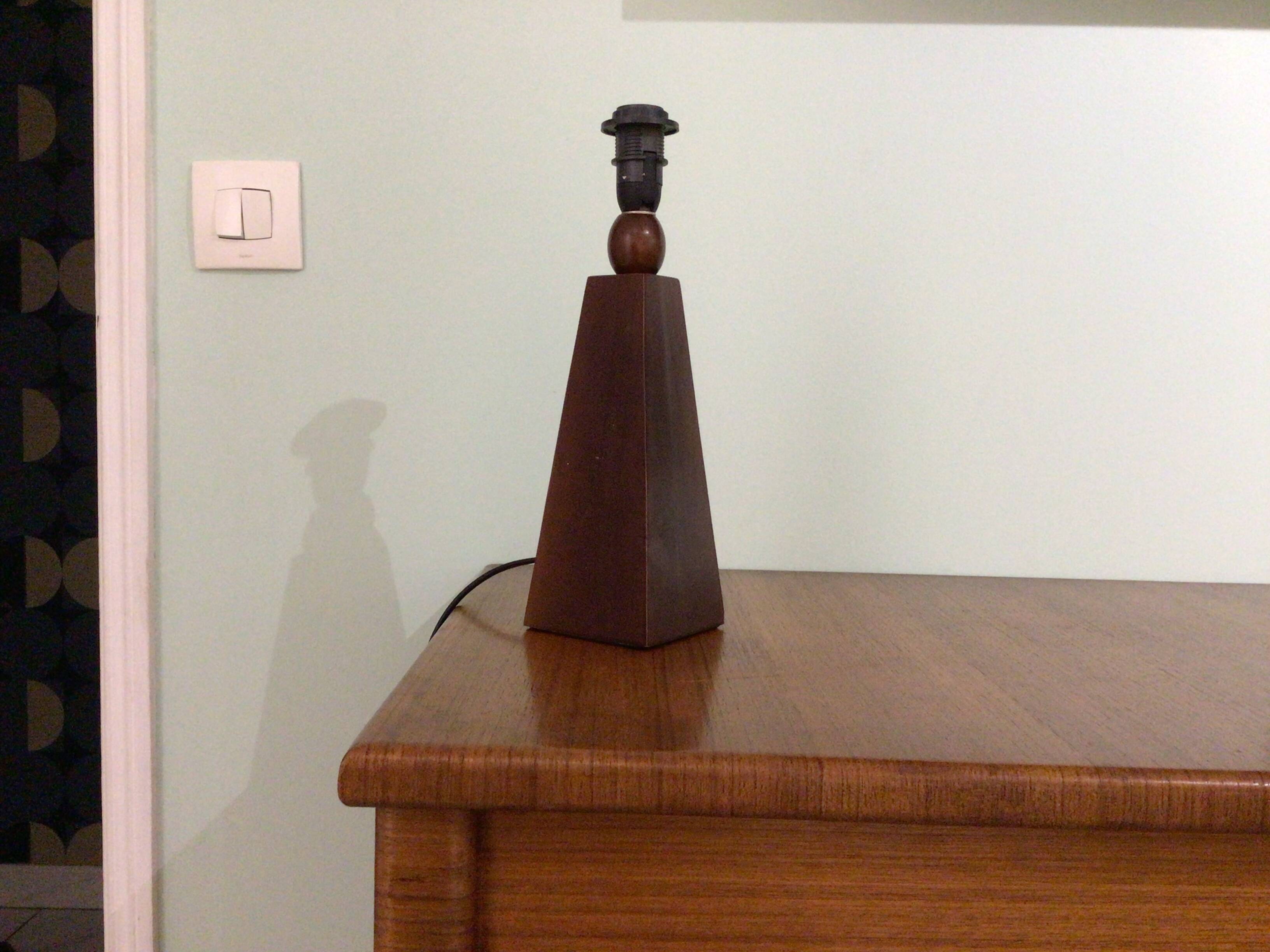 Lamp base