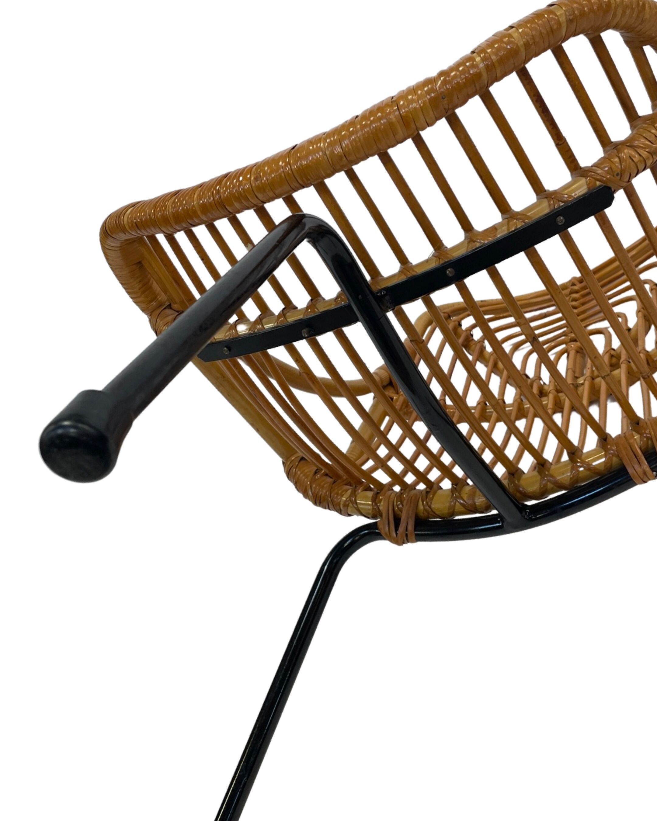 Tripod Rattan easy chair by Dirk van Sliedregt Rohe Noordwolde 1960 in the Netherlands