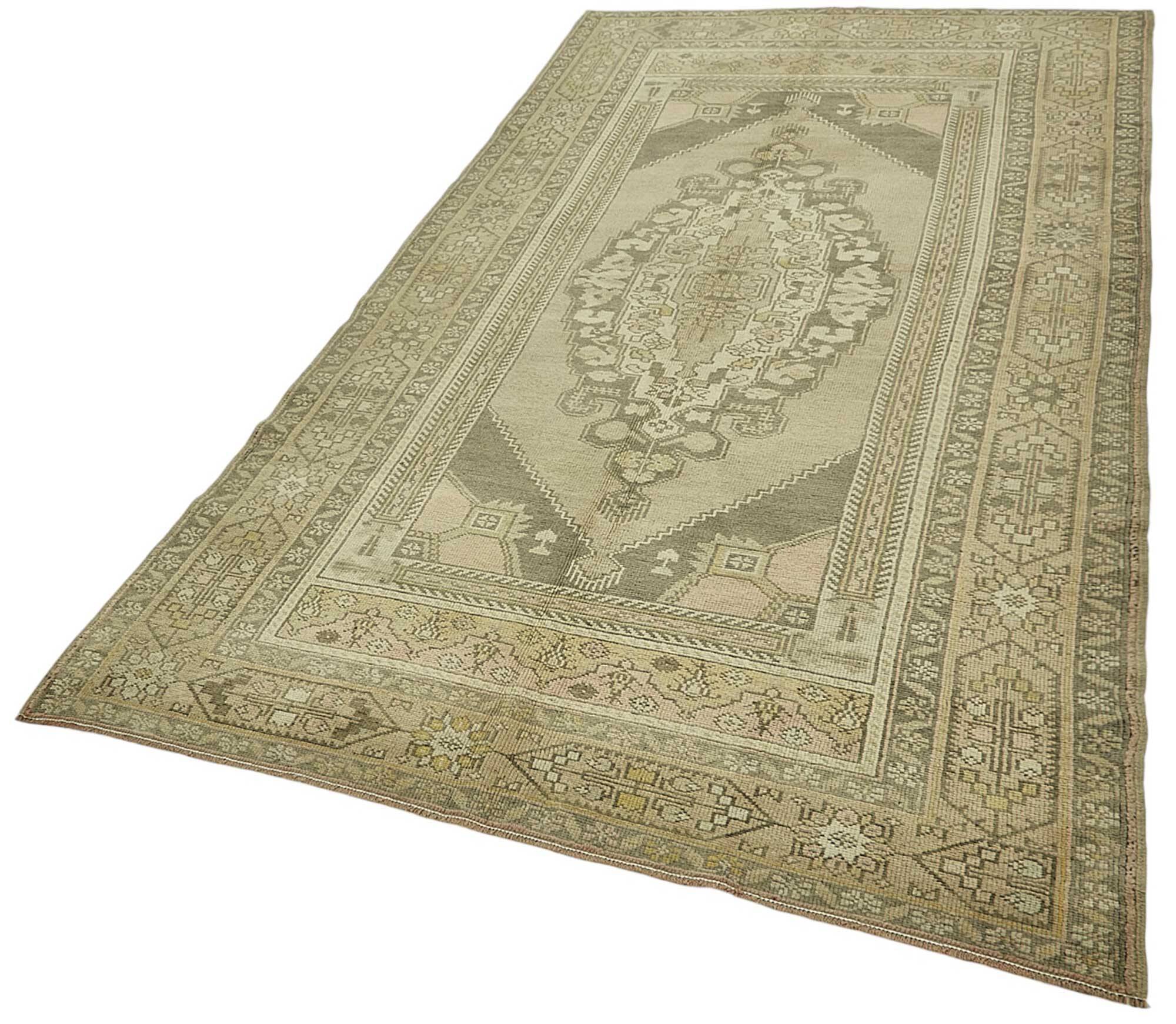 Turkish Vintage Anatolian Rug 154 cm x 278 cm