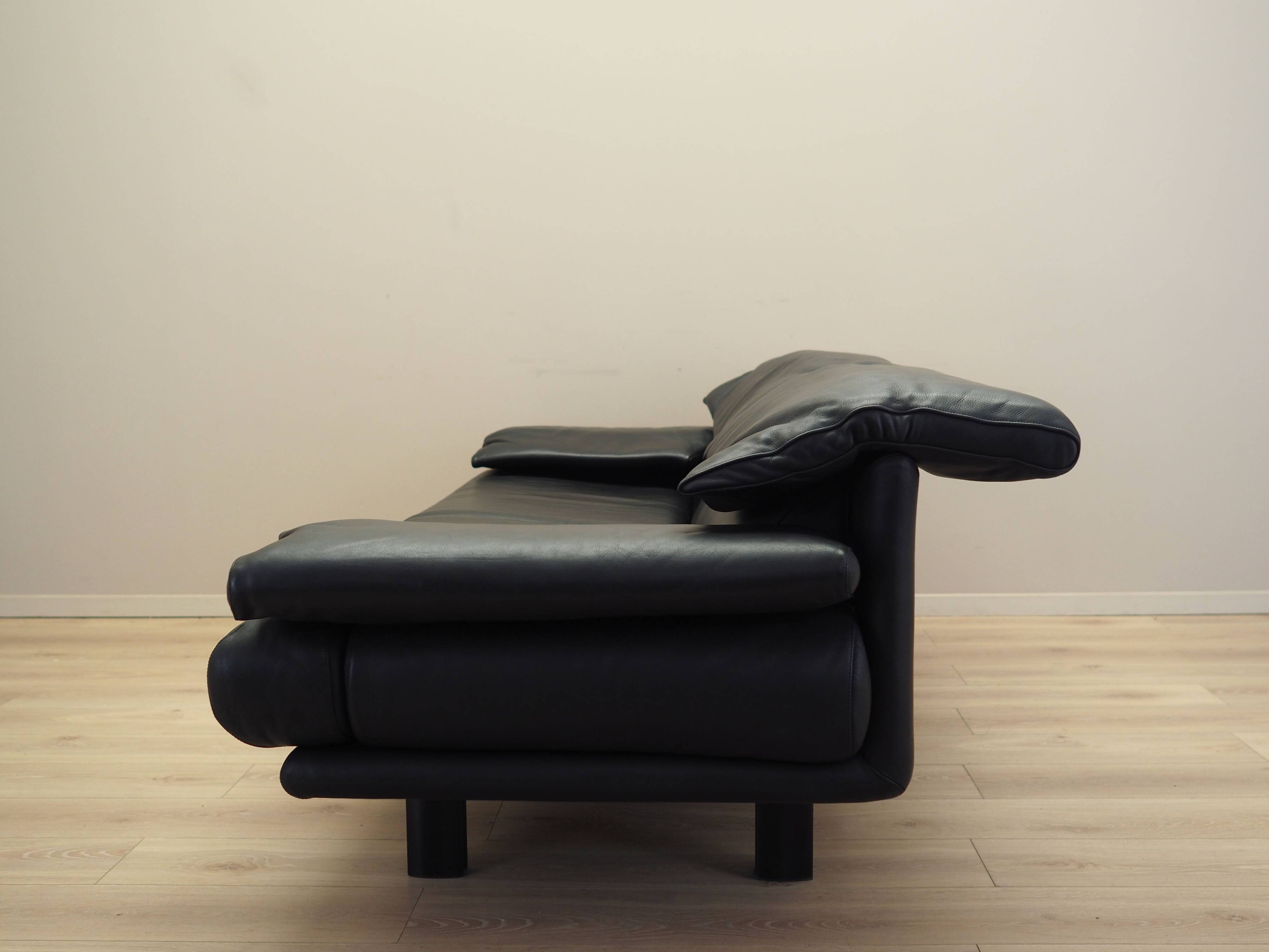 Canapé en cuir Alanda, design italien, B&B Italia, designer Paolo Piva