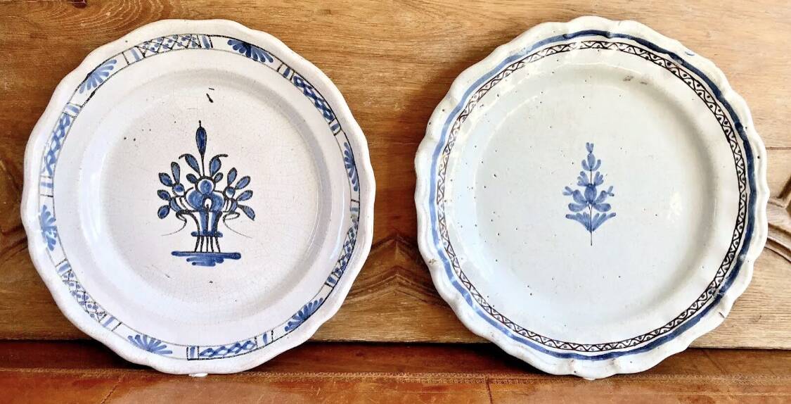 Old semi-hollow round dish XVIII Forges les eaux Rouen cul noir