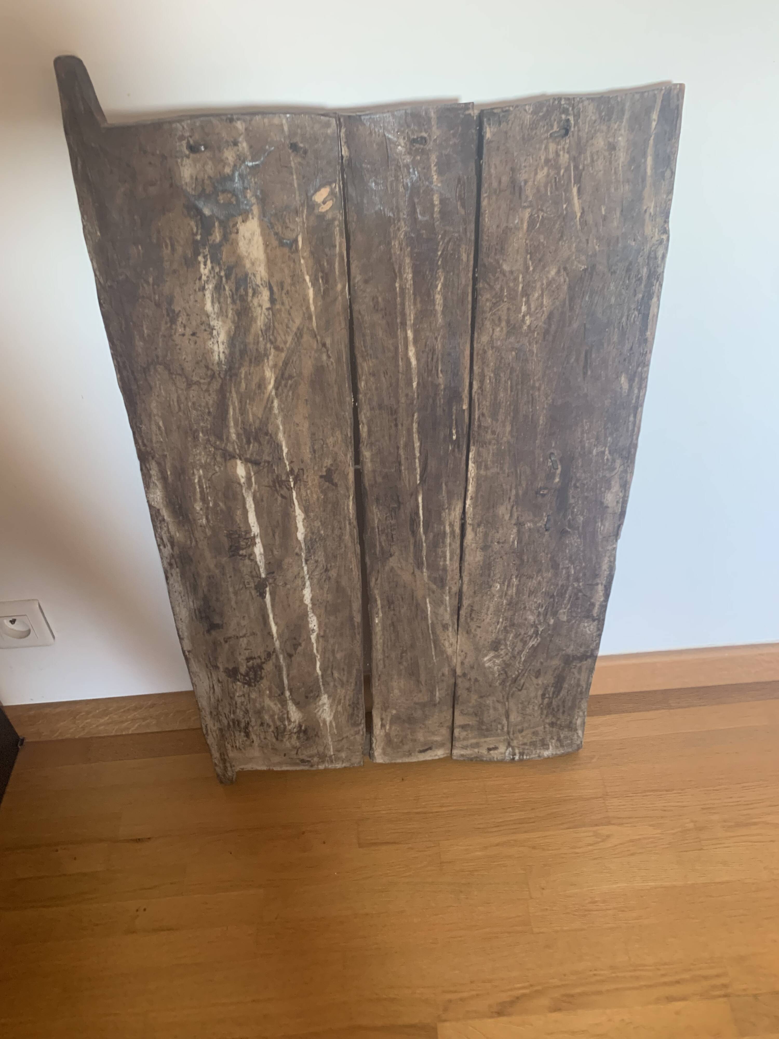 Old carved African door in solid wood – ethnic decoration – pi