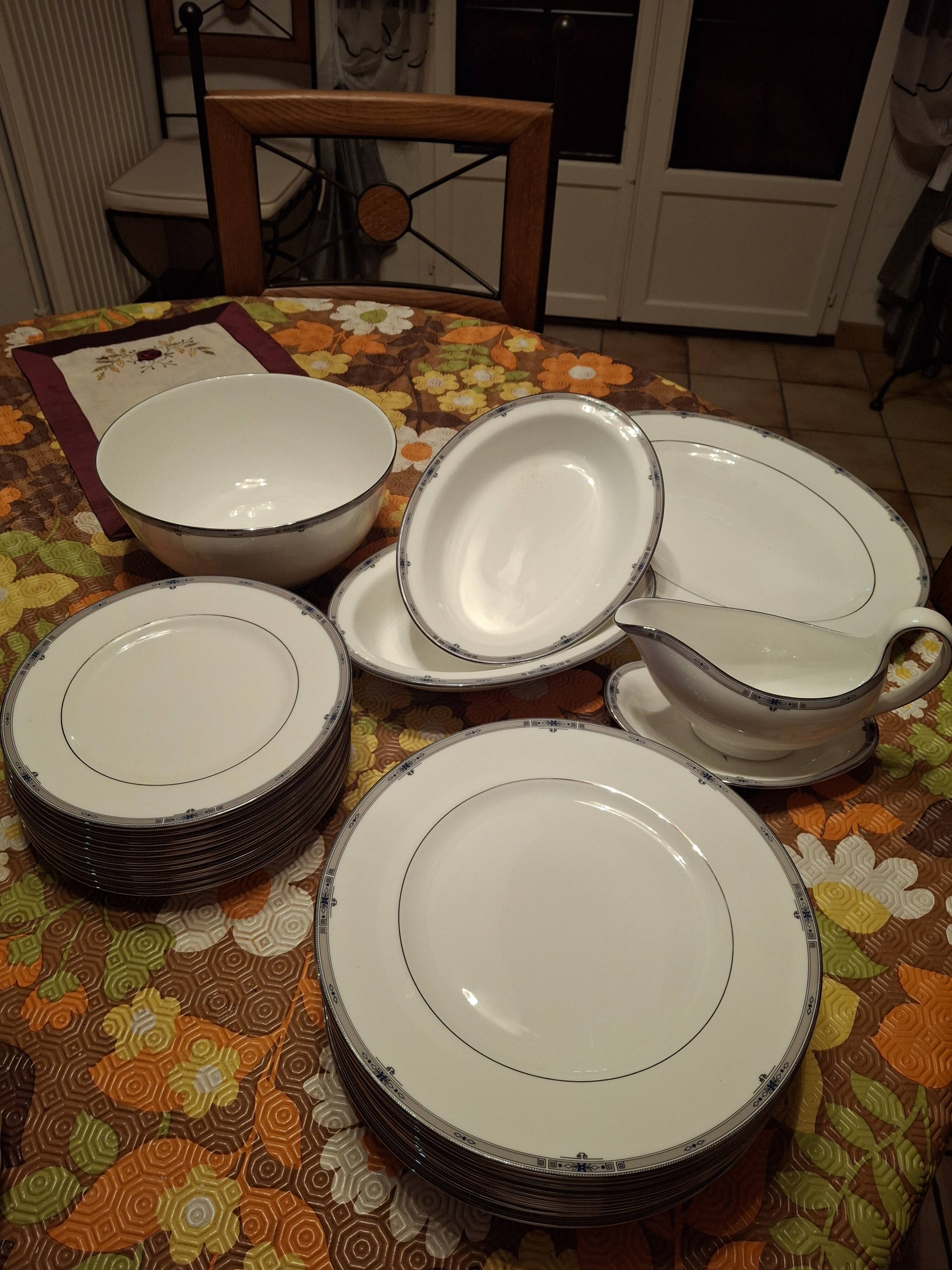 Lot Service  de vaisselle Wedgwood Amherts