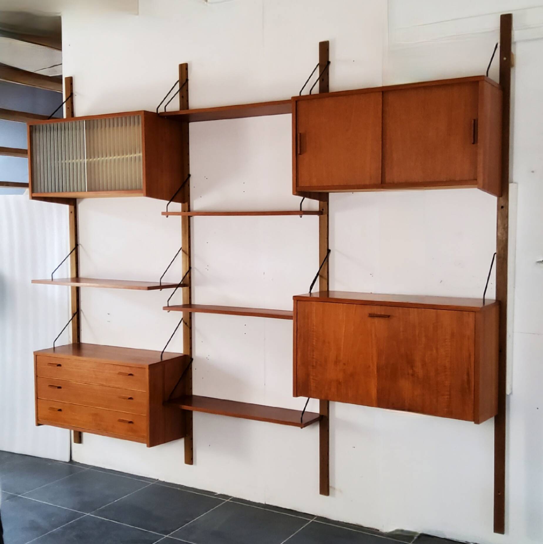 Modular Scandinavian wall shelf – Danish design from the 1970s