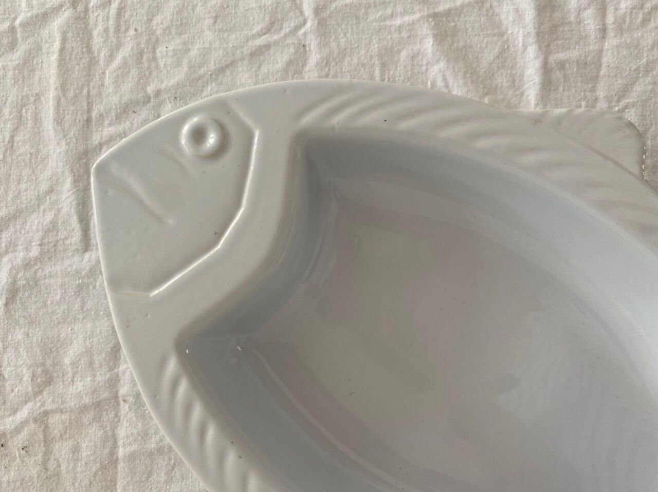 Plat poisson en céramique