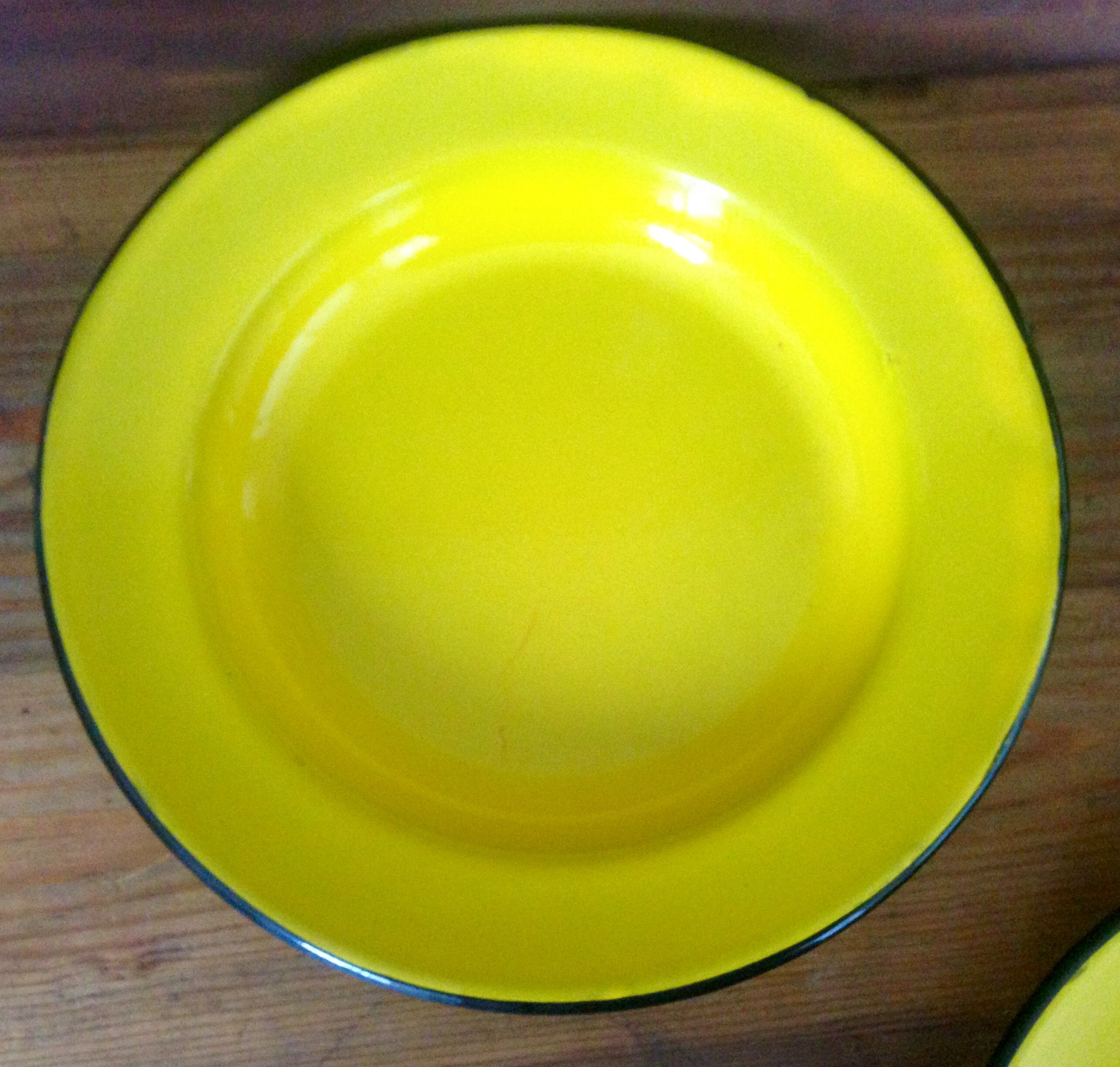 Soup plates in enameled sheet metal series