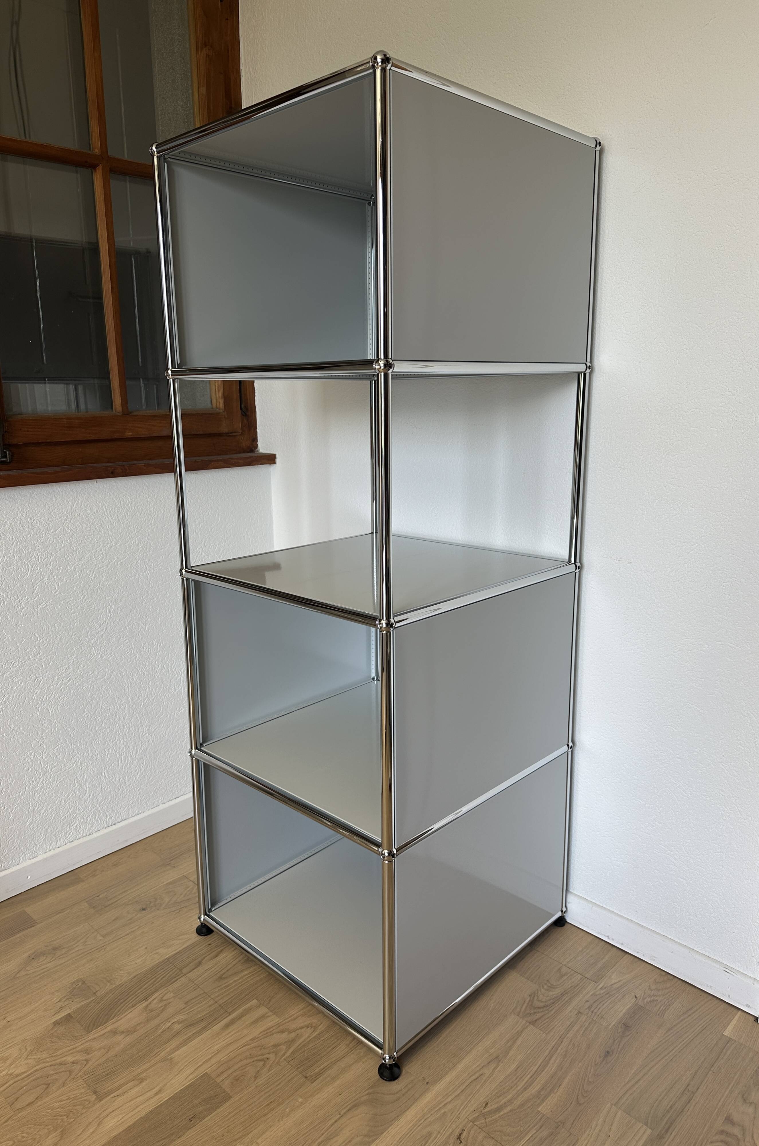 USM Haller shelf in light grey