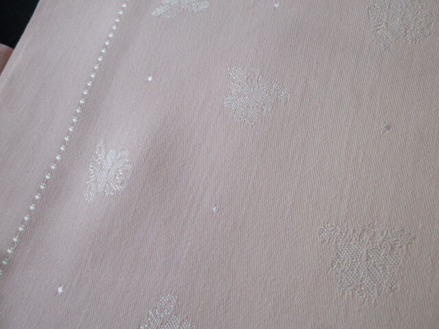 Damask tablecloth 1.30 x 2.40 m and its 10 matching towels peach color
