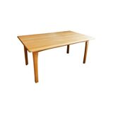 Tisch aus massiven Holz