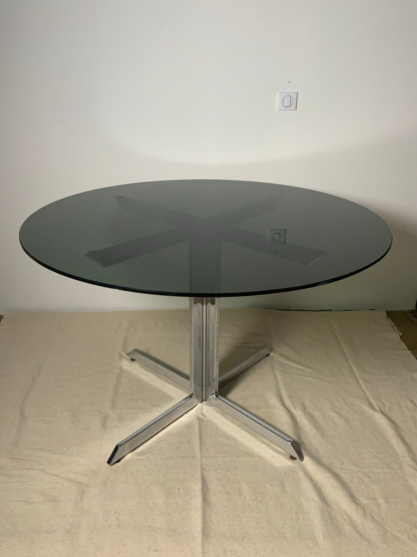 Glass dining table 70.