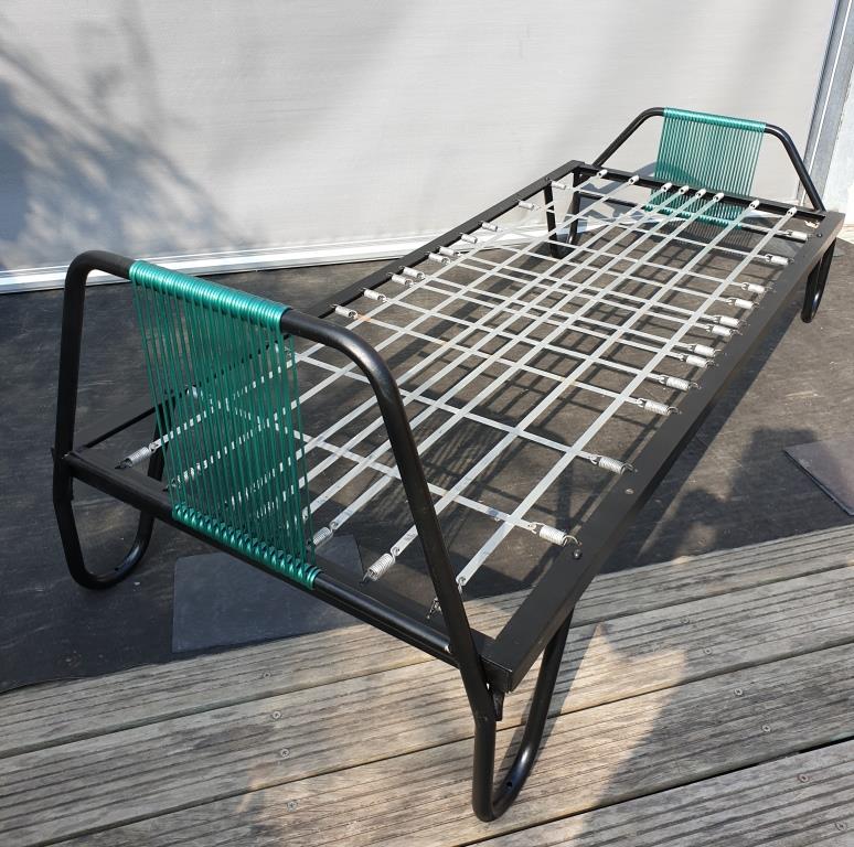 Metal bed  scoubidous green metal