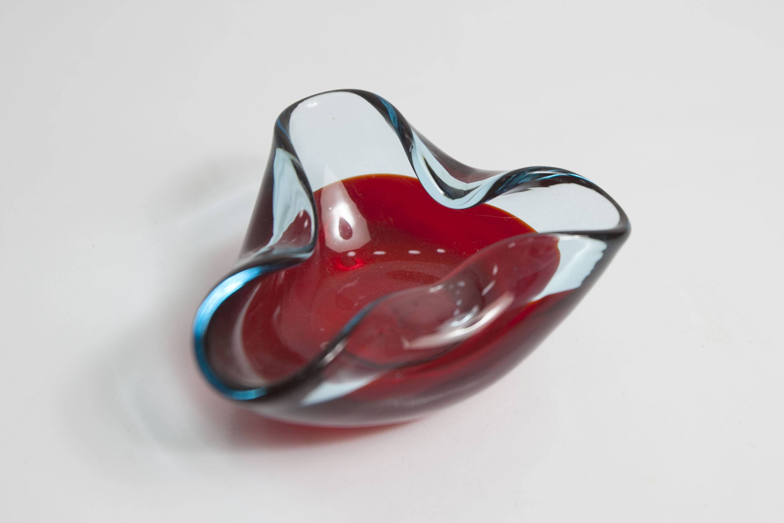 Asymmetrical ashtray murano red and transparent background 1960