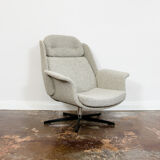 B7041 Armchair in Grey Boucle from Zakłady Przemysłu Meblarskiego Radomsko, 1970s