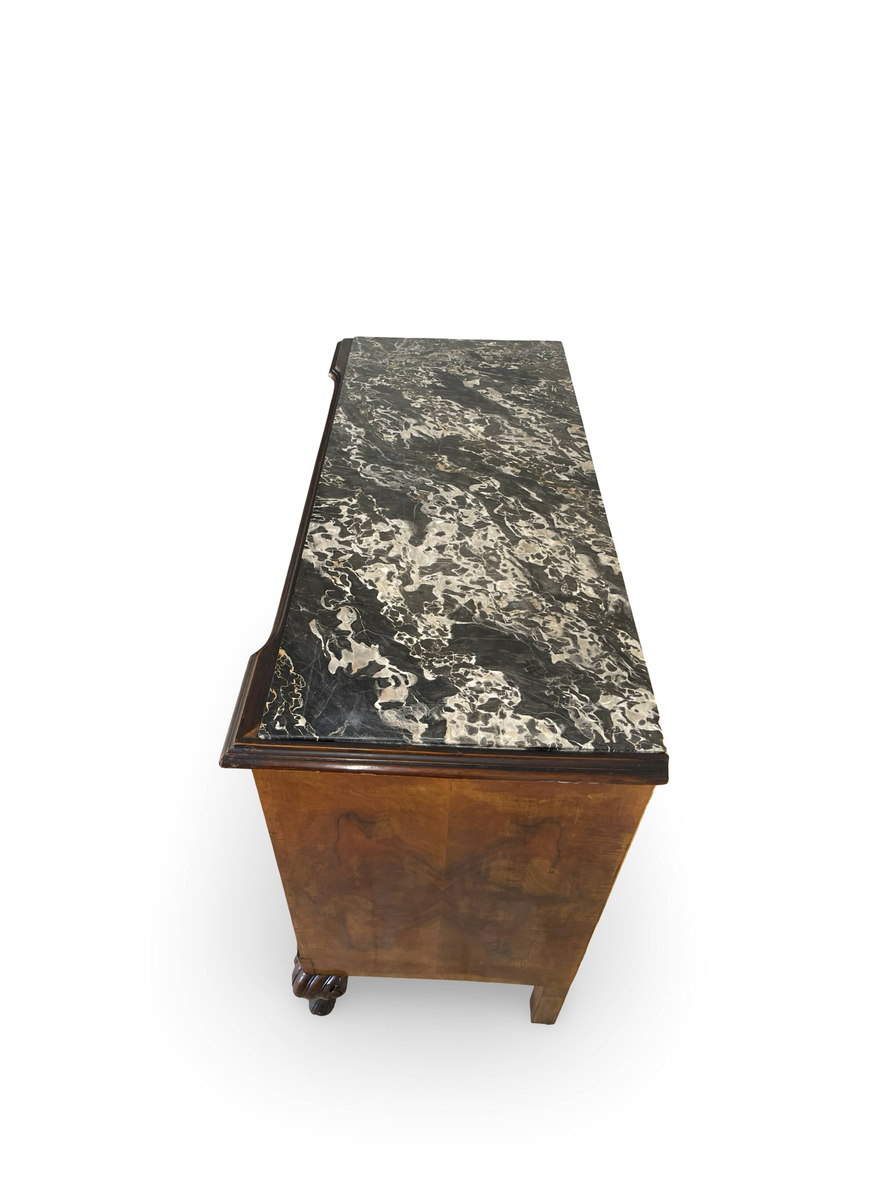 An Italian chest of drawers from the 1940s.