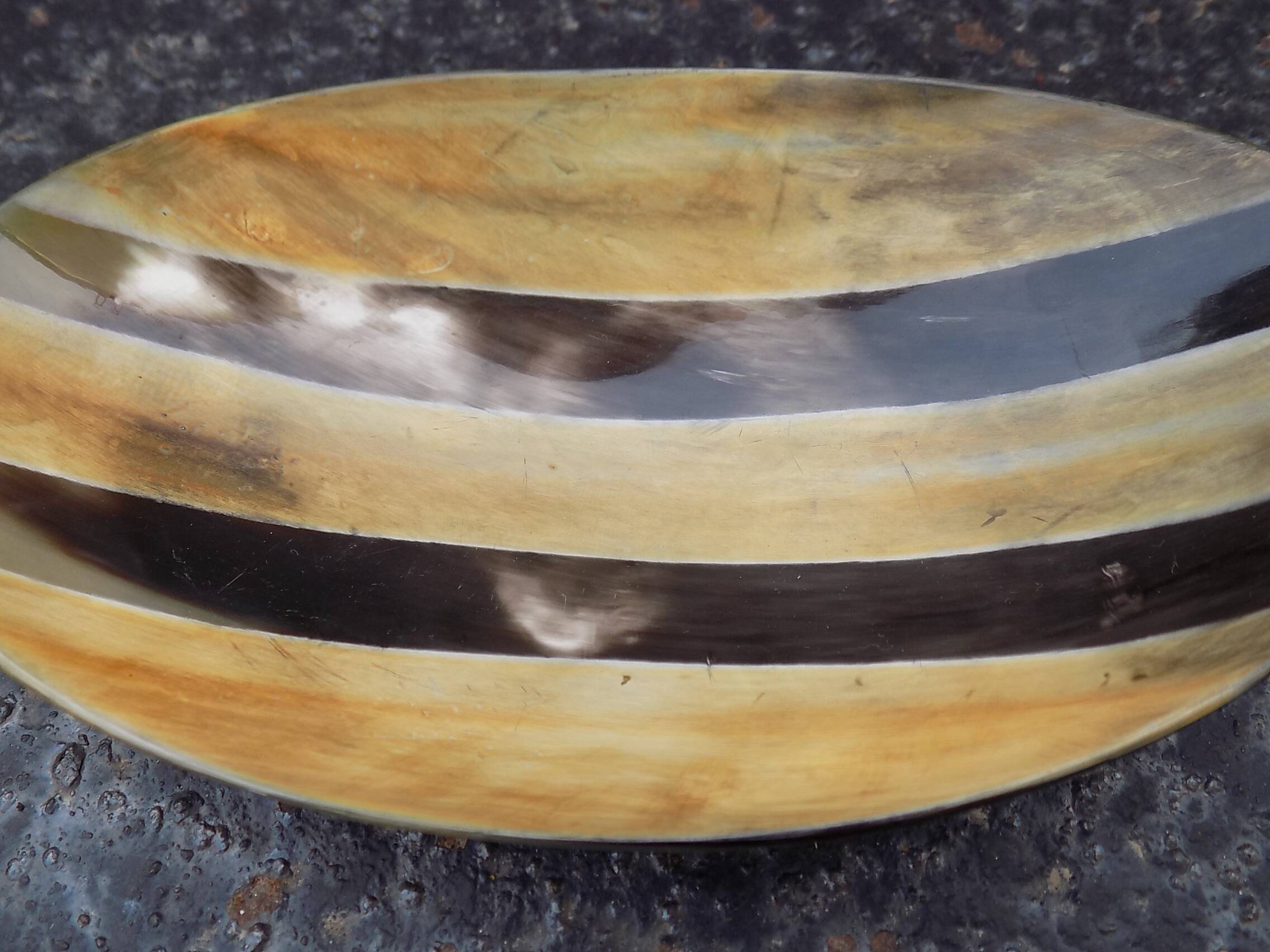 Imitation horn pocket emptier