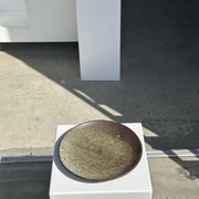 Plat en céramique vert indonésien D:26,5