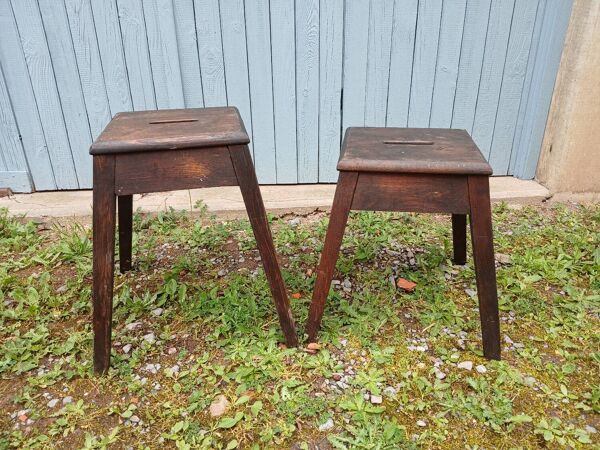 2 tabourets d'atelier anciens en bois