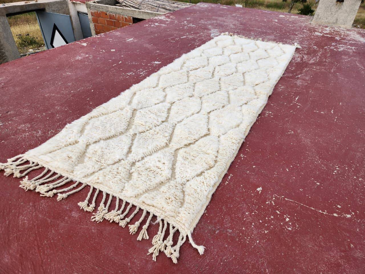 Vintage Beni Ouarain hallway rug in natural cream wool – 300 x 90 cm