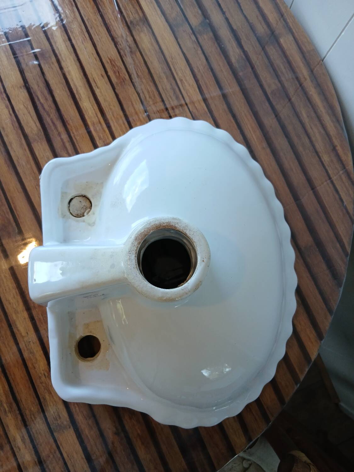 Lave mains et sa tablette en porcelaine