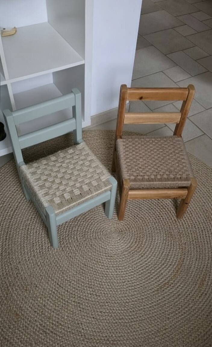 Set of two children's chairs in wood, jute and sisal