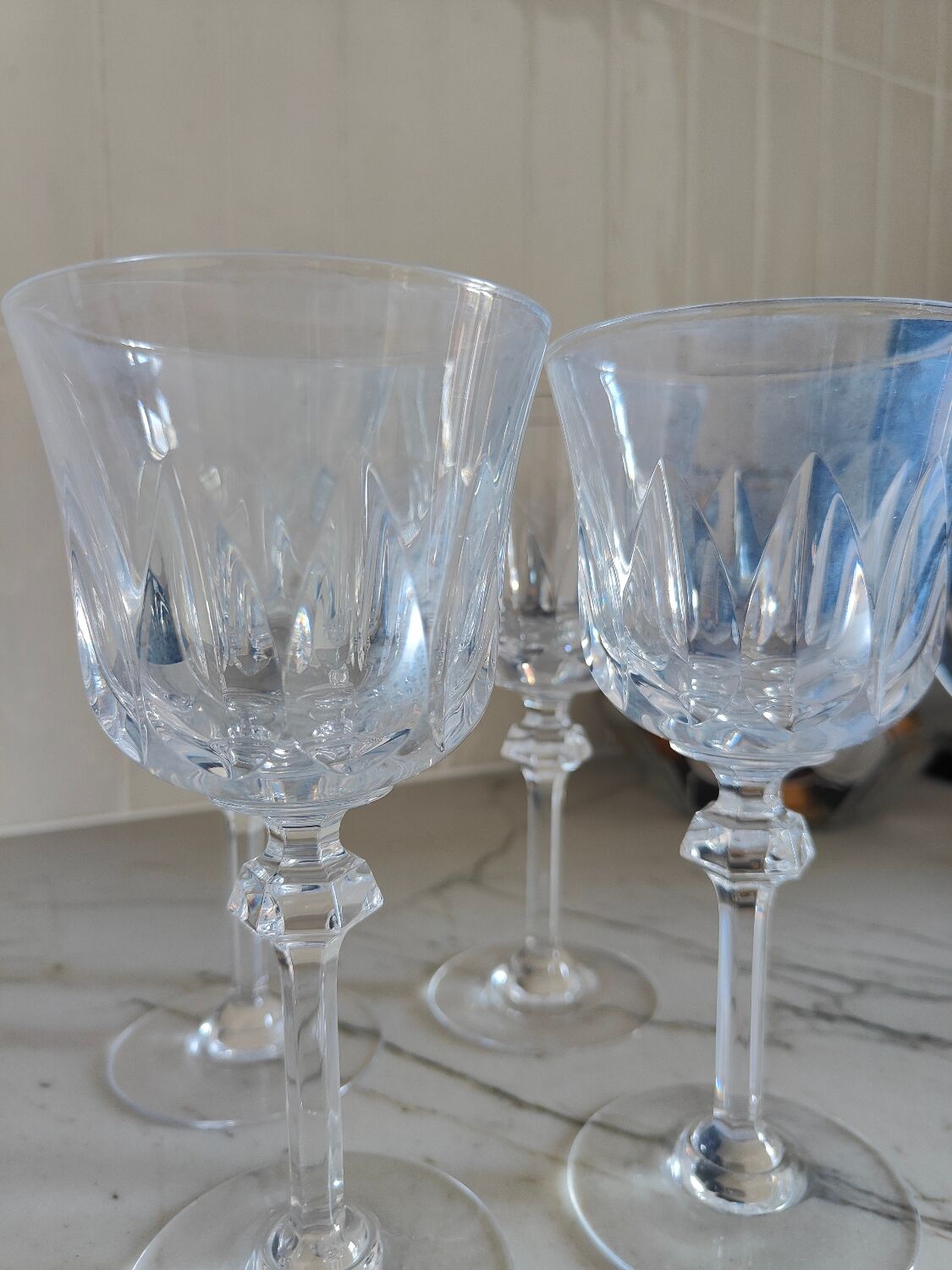 4 wine glasses