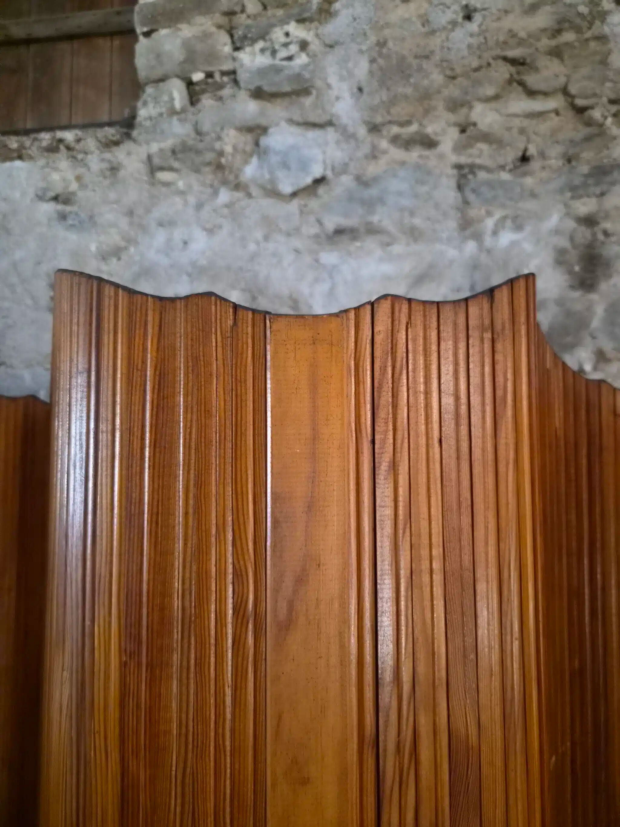 Large French folding screen in pine, room divider, 1950s, attributed to Baumann.