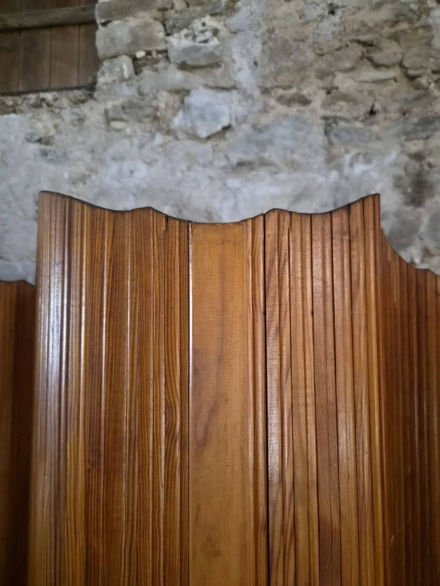 Large French folding screen in pine, room divider, 1950s, attributed to Baumann.